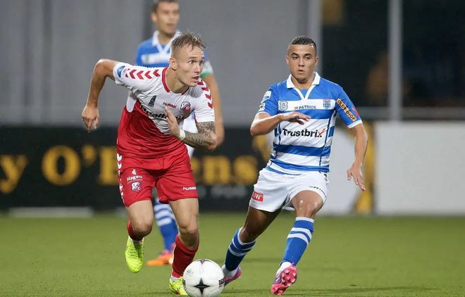 他在防线上 他在防线上